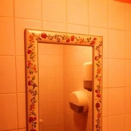 Yiddishe Mamma Mia Étterem, Budapest - Mosdó