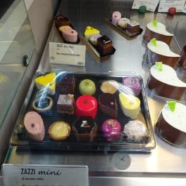 Zazzi Cukrászda Budapest - Étel/ital