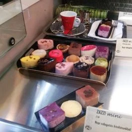 Zazzi Cukrászda Budapest - Étel/ital