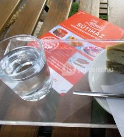 Zelenák Sütiház - Gitár utca