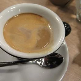 Zokni Kávézója Budapest - Étel/ital