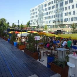 Zsiráf Sörkert Budapest - Külső kép