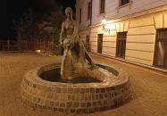 Zsuzsi szobor Veszprém