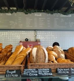 Zümmögô Pékség & Kávézó