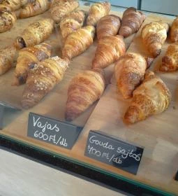 Zümmögô Pékség & Kávézó