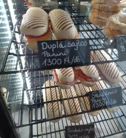 Zümmögô Pékség & Kávézó