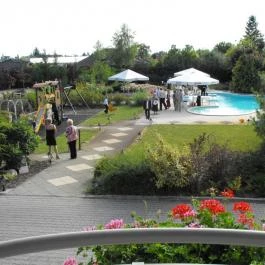 Hotel Kiss Tata - Medence/kert