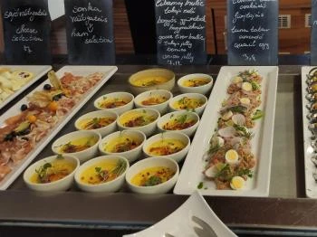 Castellum Hotel Hollókő Lobby & Wellness Bárja Hollókő