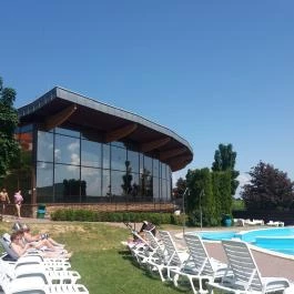 Duna Residence, Dunaszentmiklós - Medence/kert