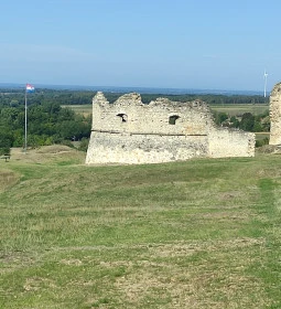 Szarvaskő vára