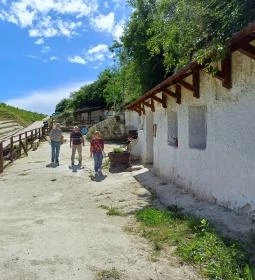 Sáfrány Kert és Egerszalóki Barlanglakások