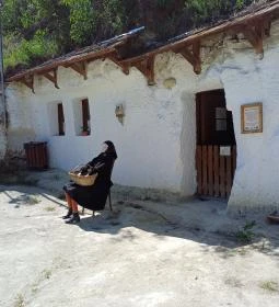 Sáfrány Kert és Egerszalóki Barlanglakások