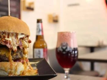 Zuraburger by Vlad Szeged