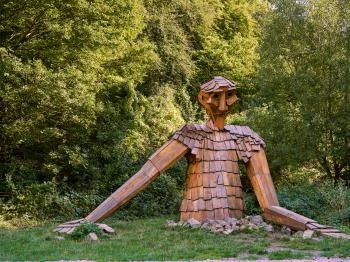 Kőmorzsoló óriás Püspökszentlászló