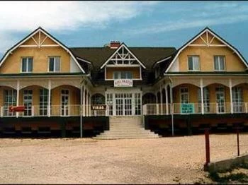 Kiri Étterem & Panzió Pusztaszabolcs