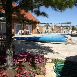 Joó Fogadó Wellness Panzió Rábapaty - Medence/kert