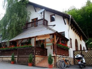 Vadász Étterem és Panzió Répáshuta