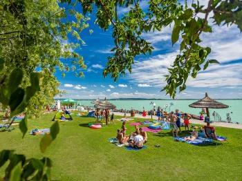 Balatontourist Napfény Kemping Révfülöp