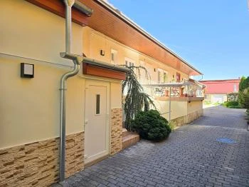 Kert Panzió Sárospatak