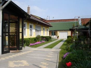 Kert Panzió Sárospatak