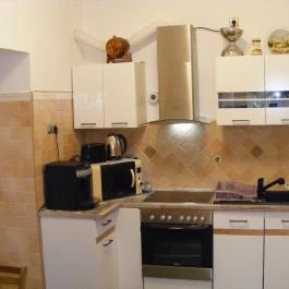 Négy Gólya Apartman Sarud - Vendéglátás