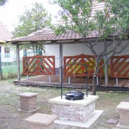 Négy Gólya Apartman Sarud - Medence/kert