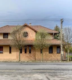 Cherry Apartmanház