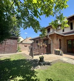 Cherry Apartmanház
