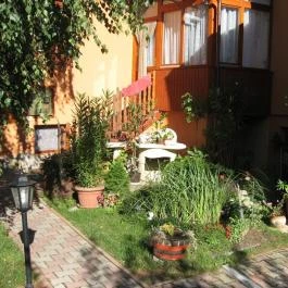 Rozmann Family Panzió & Apartmanház Sárvár - Medence/kert