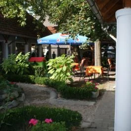 Tinódi Hotel & Étterem Sárvár - Medence/kert