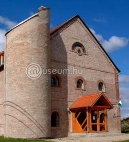 Árpád-házi Szent Margit Múzeumi Kiállítóhely és Községi Könyvtár