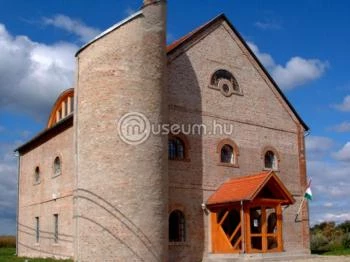 Segesd - Árpád-házi Szent Margit Múzeumi Kiállítóhely és Községi Könyvtár