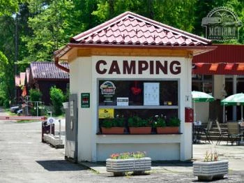 Mediano Thermal Camping & Bungaló Park Sikonda