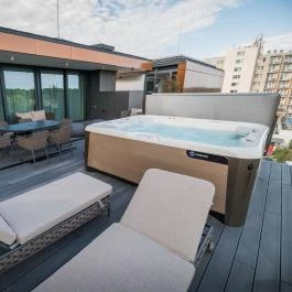 BJ81 Suite Hotel Siófok - Medence/kert