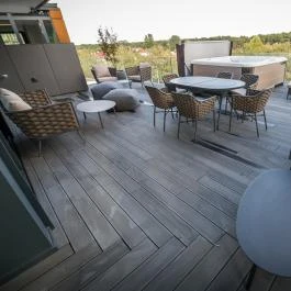 BJ81 Suite Hotel Siófok - Medence/kert