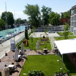 Hotel Yacht Wellness & Business Siófok - Medence/kert