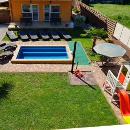 Napsugár Villa B Siófok - Medence/kert