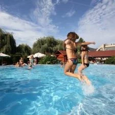 Piknik Wellness Hotel Siófok - Medence/kert