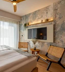 REED Luxury Hotel & Bistro