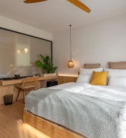 REED Luxury Hotel & Bistro