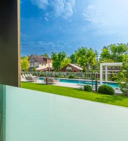 REED Luxury Hotel & Bistro