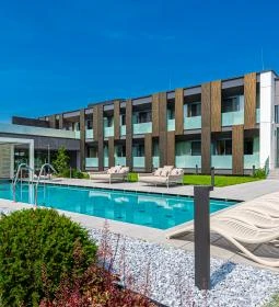 REED Luxury Hotel & Bistro