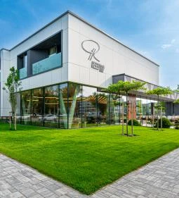 REED Luxury Hotel & Bistro