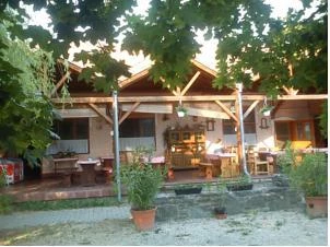 Borostyánkert Vendéglő Sitke