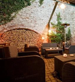 Papa Joe Saloon & Steak House