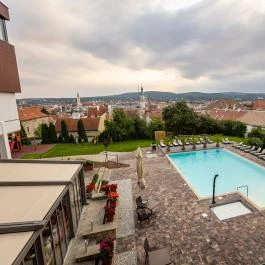 Sopron Hotel Sopron - Medence/kert