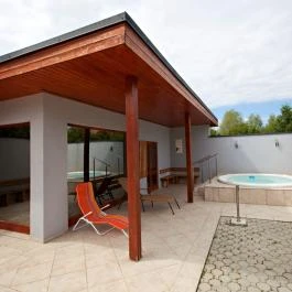 Vadvirág Hotel Sopron - Medence/kert