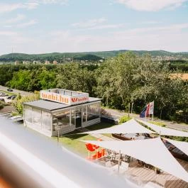 Wabi Hotel Sopron - Medence/kert
