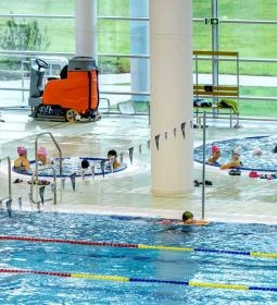 Lővér uszoda és Lővér fürdő (strand)