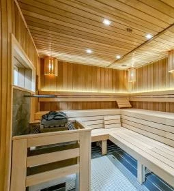 Lővér uszoda és Lővér fürdő (strand)